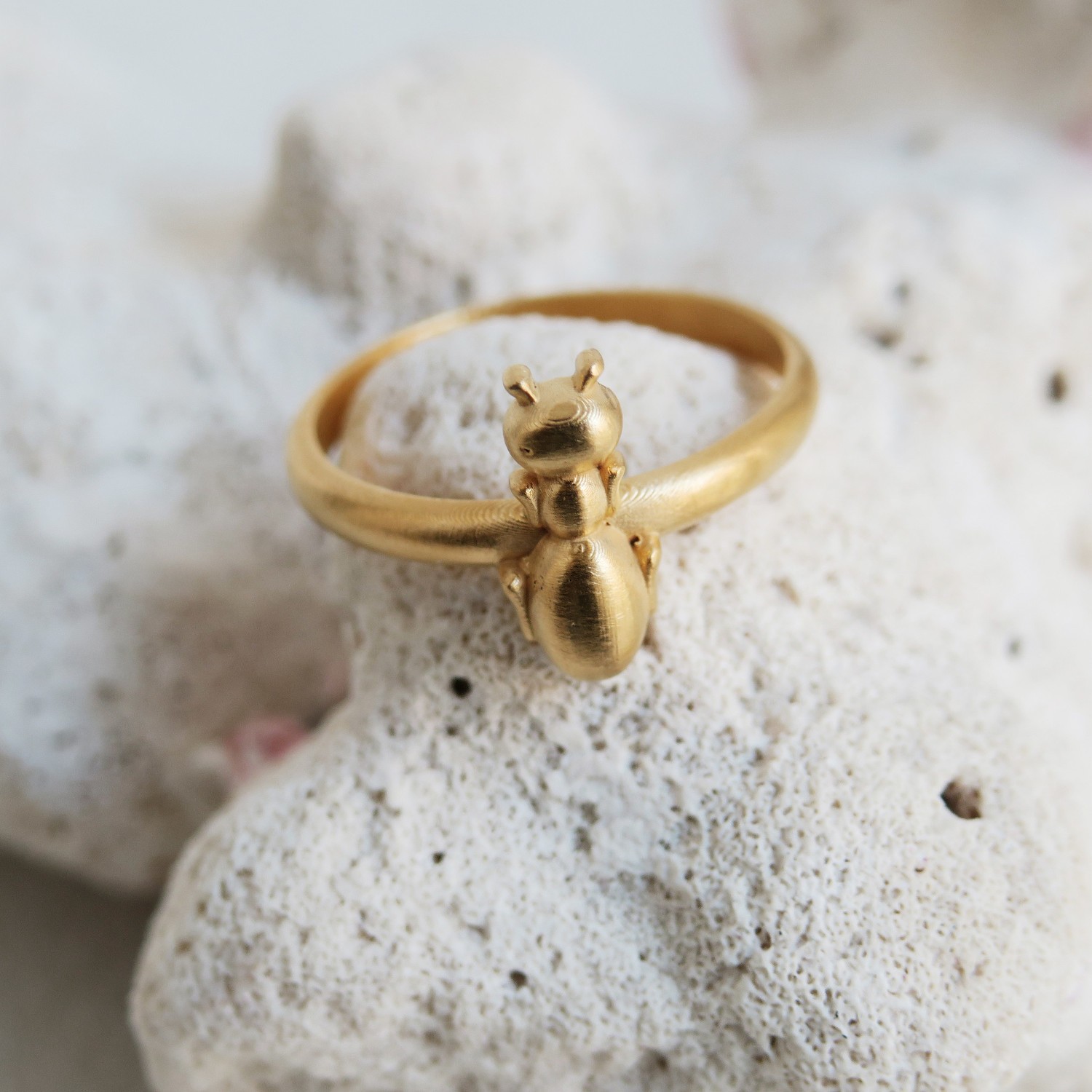 ANILLO DORADO DALÍ, JEWELRY BY JOIDART, HORMIGA 2