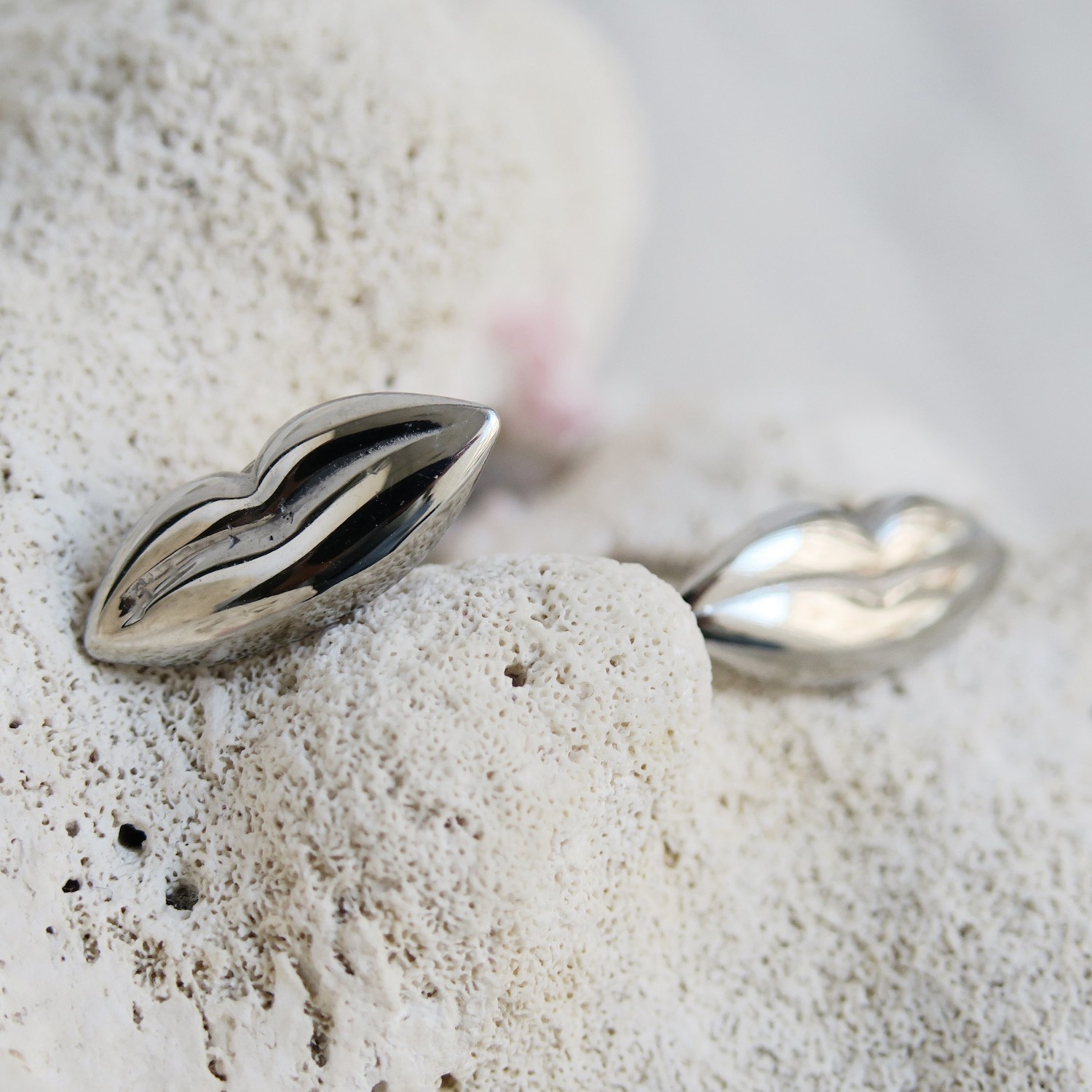 PENDIENTES PEQUEÑOS EN PLATA DALÍ, JEWELRY BY JOIDART, LABIOS 2