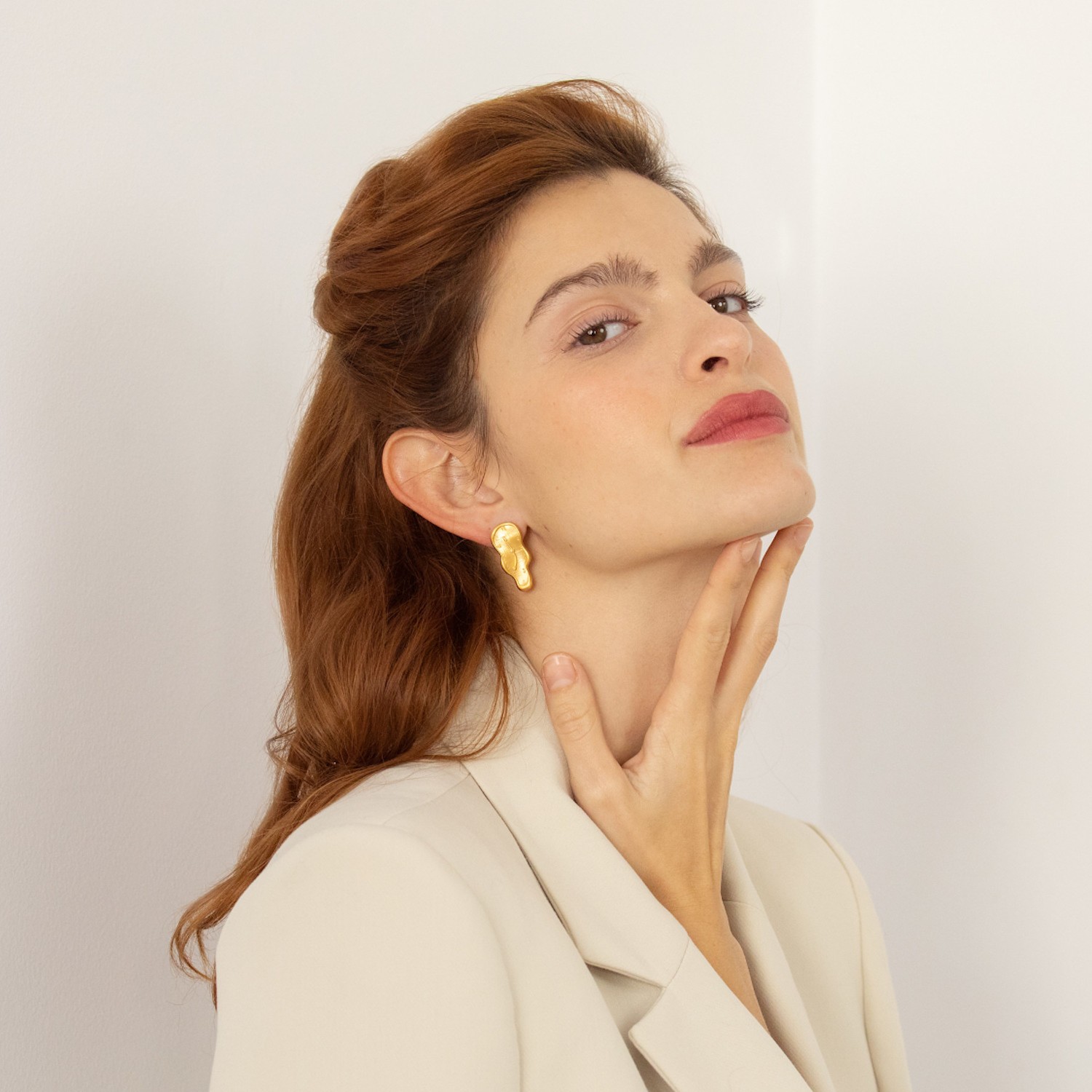 PENDIENTES GRANDES DORADOS DALÍ, JEWELRY BY JOIDART, RELOJ 2