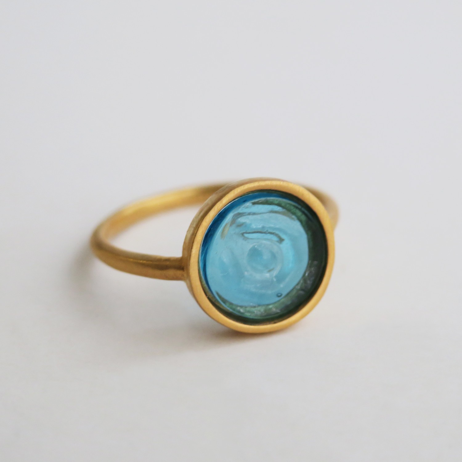 ANILLO DORADO GAUDÍ JEWELRY CASA BATLLÓ AZUL  2