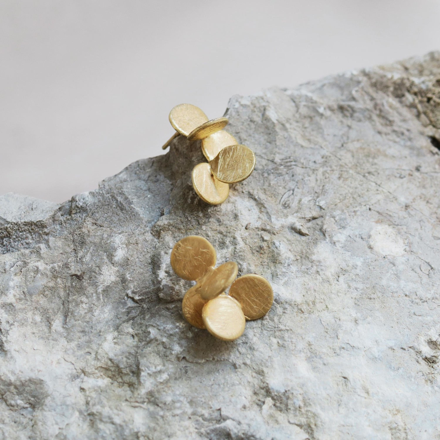 BOUCLES D'OREILLES DORÉES ARAI MOYENNES