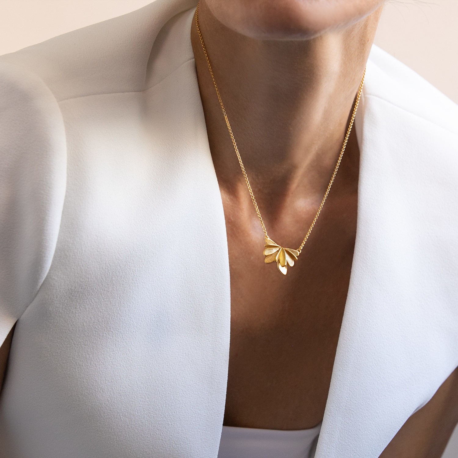 GOLDEN NECKLACE VOL CENTRAL MOTIF 1
