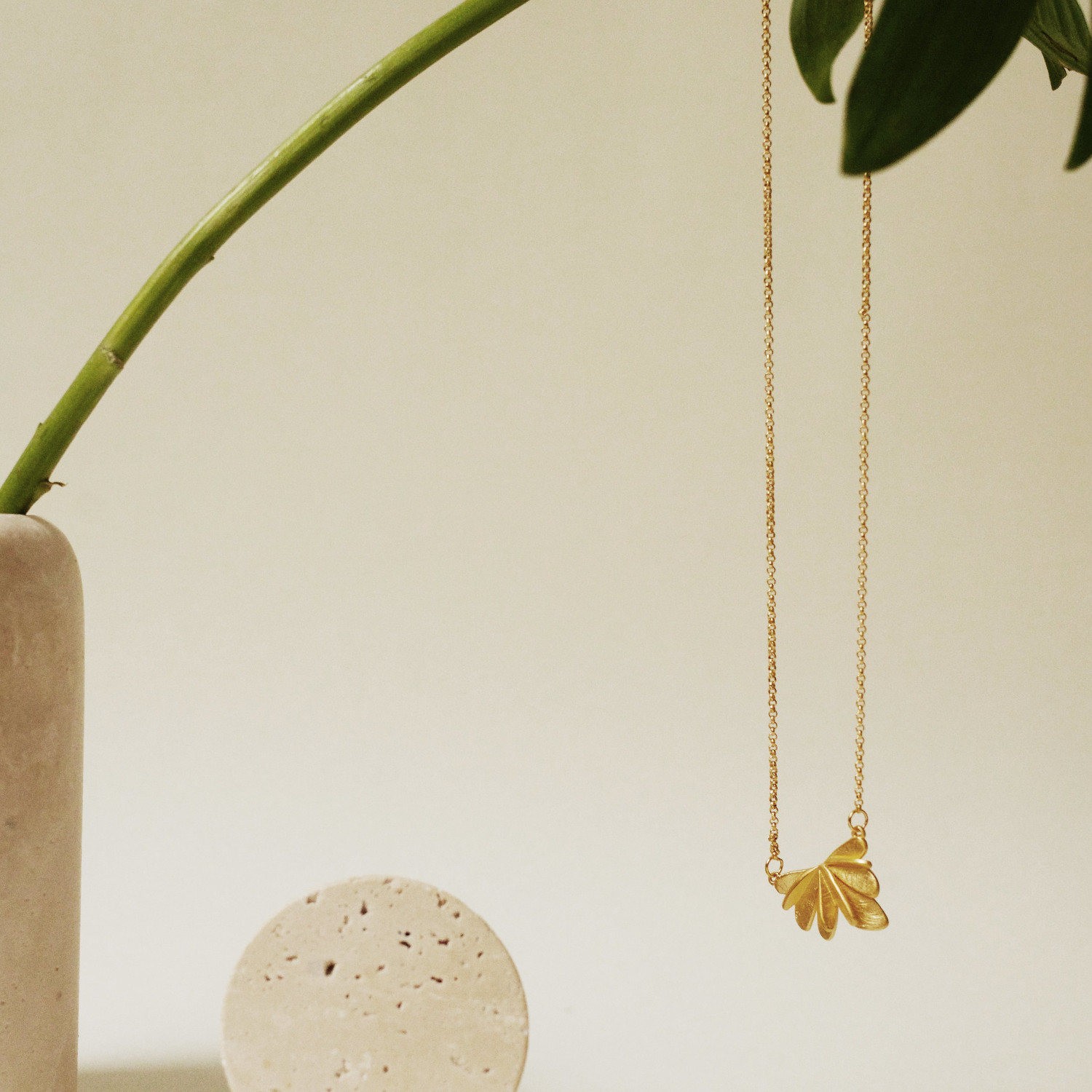 GOLDEN NECKLACE VOL CENTRAL MOTIF 3