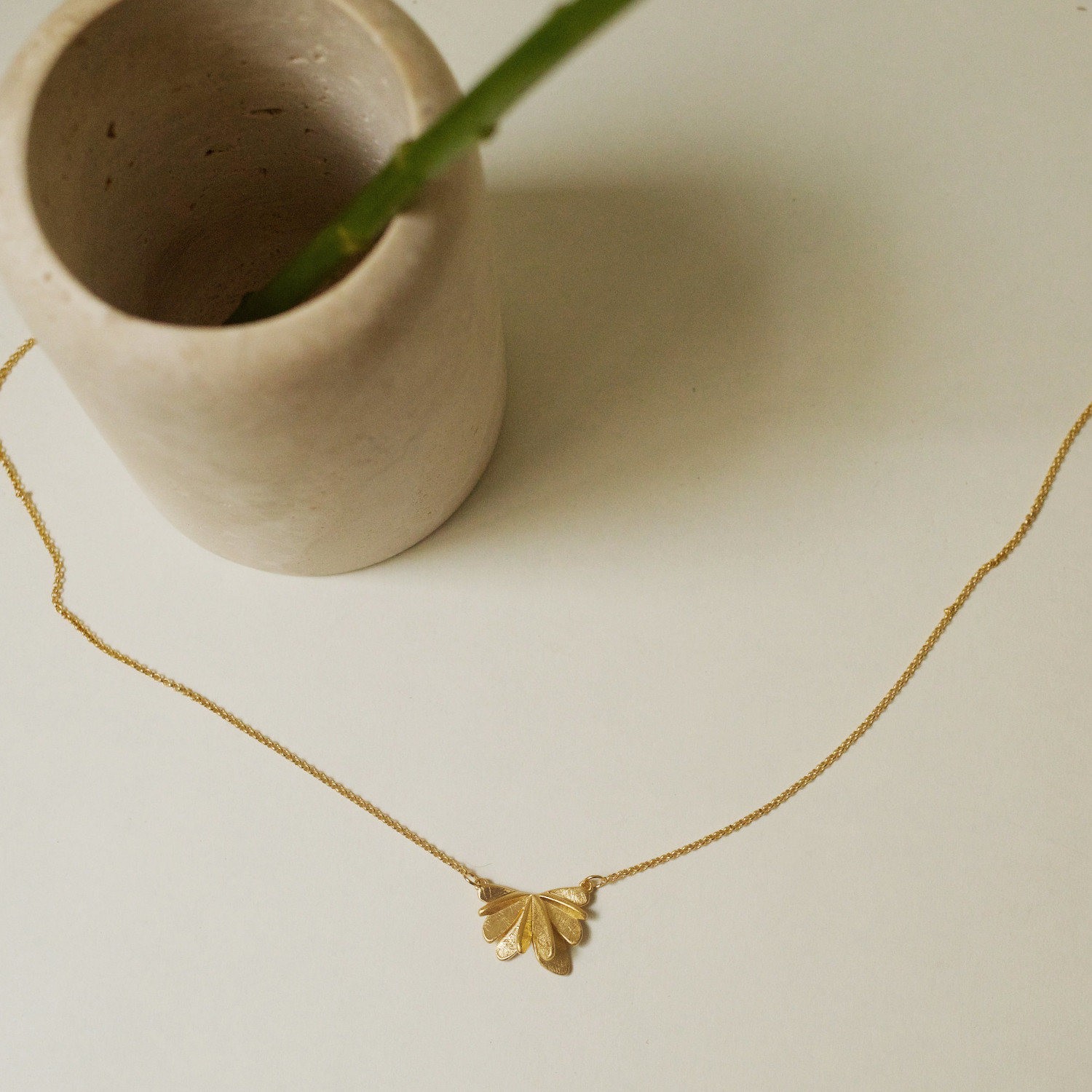 GOLDEN NECKLACE VOL CENTRAL MOTIF 2