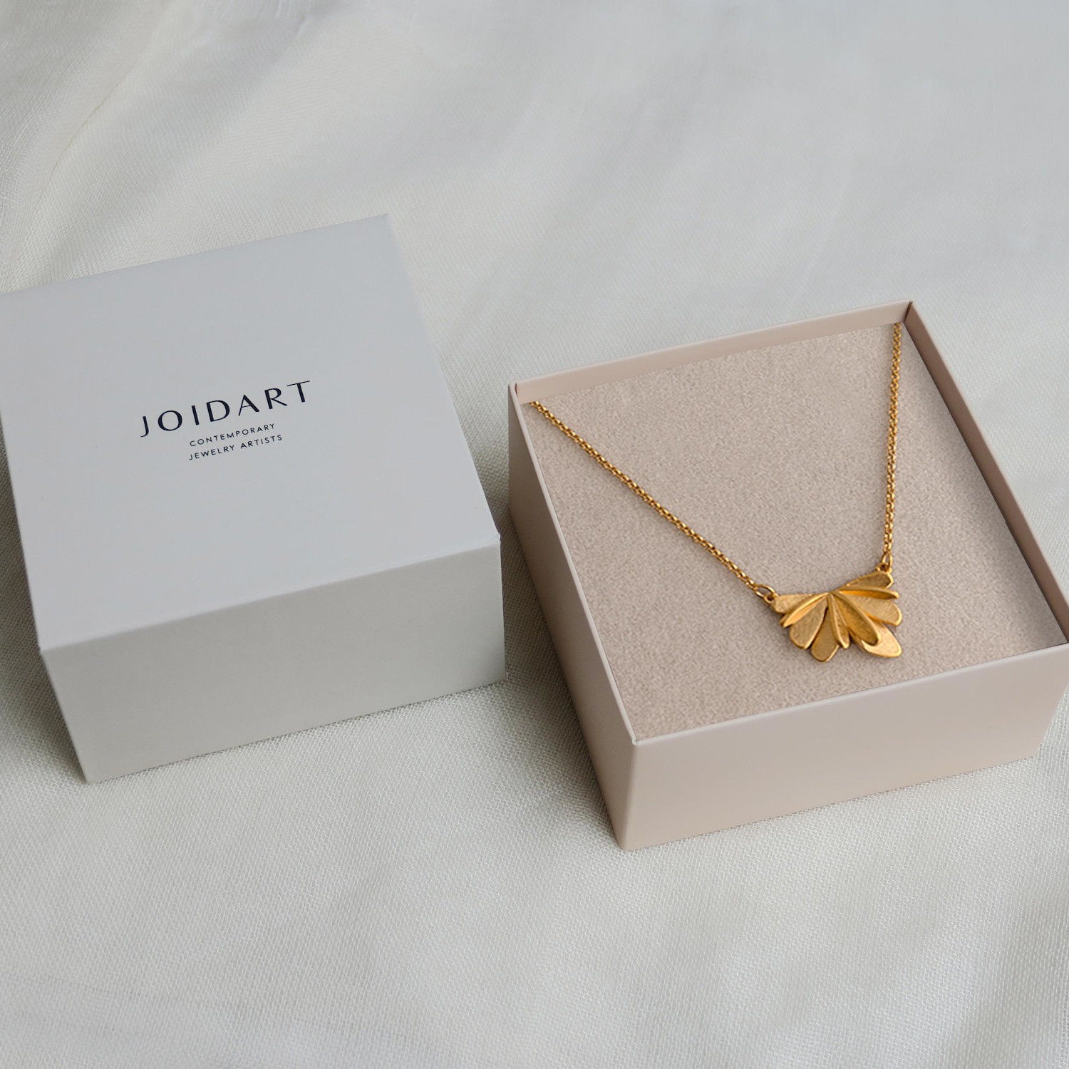 GOLDEN NECKLACE VOL CENTRAL MOTIF 4