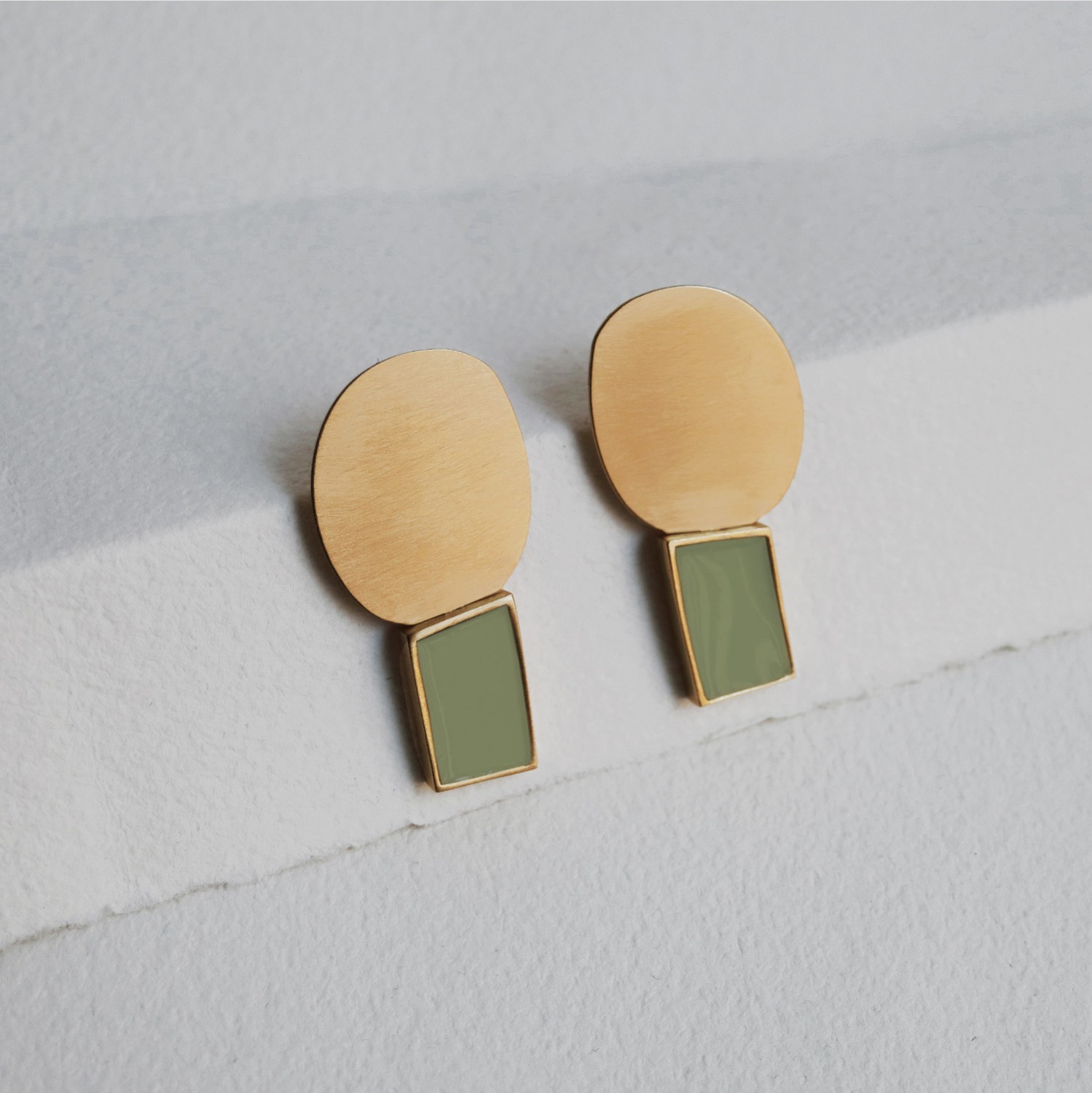 PENDIENTES DORADOS COLLAGE VERDE 2