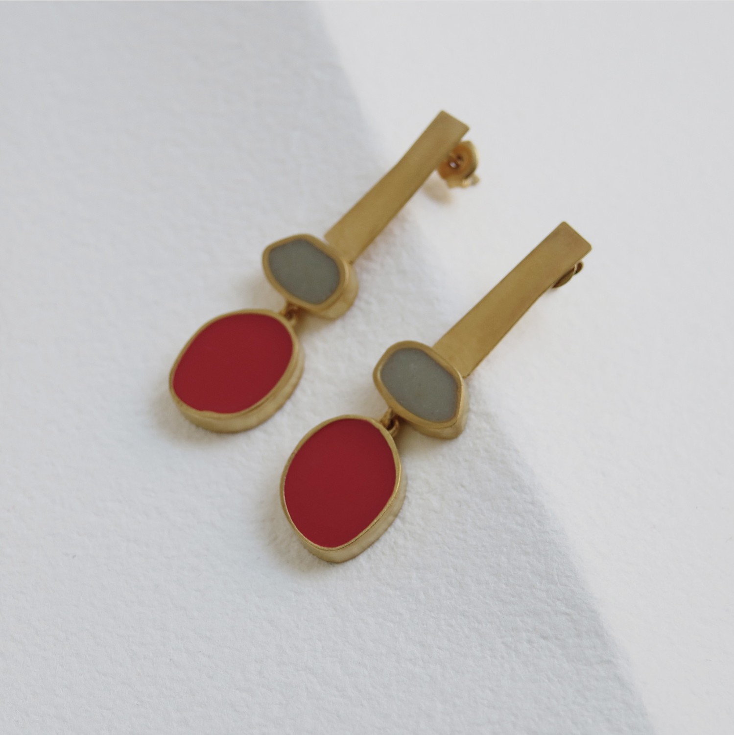 PENDIENTES DORADOS COLLAGE ROJO 3