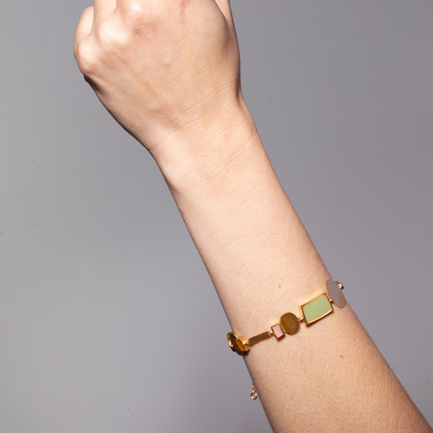 PULSERA DORADA COLLAGE 1
