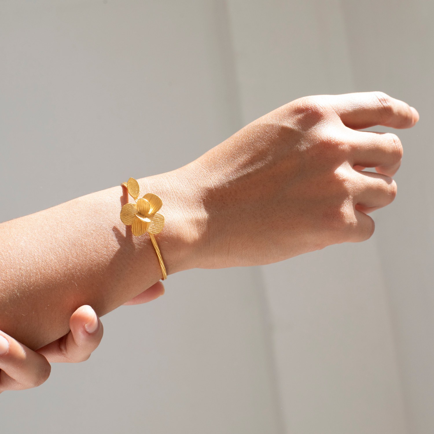 PULSERA  DORADA PAMPALONIA