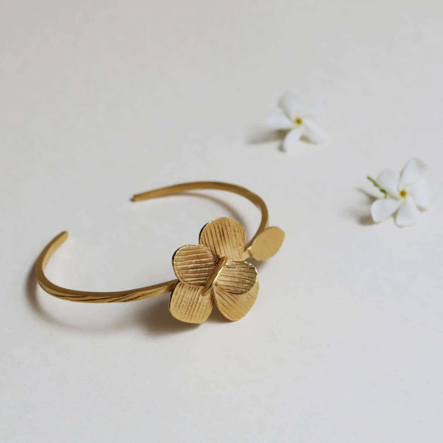 PULSERA  DORADA PAMPALONIA