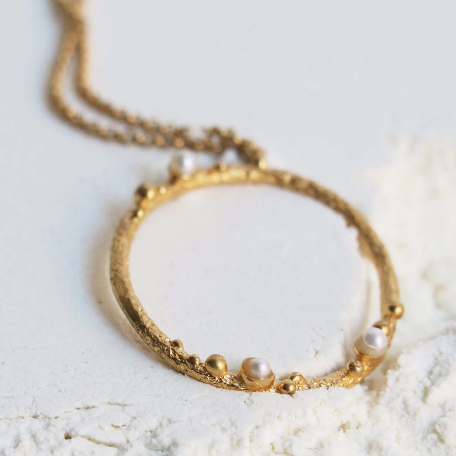 COLLAR CIRCULAR DORADO GUSPIRA 3