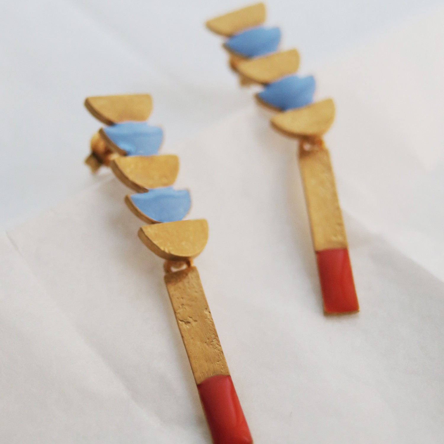 BOUCLES D'OREILLES LONGUES ROUGE ET BLEU SOMNI