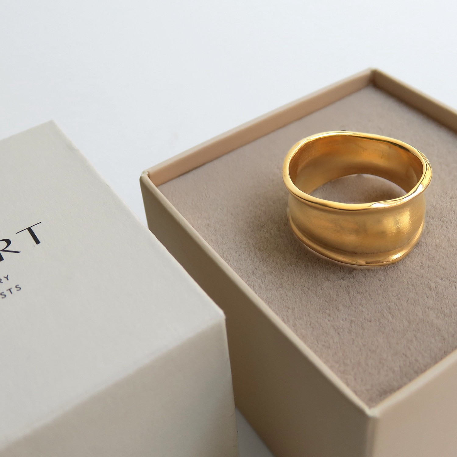 ANILLO DORADO CALA 4