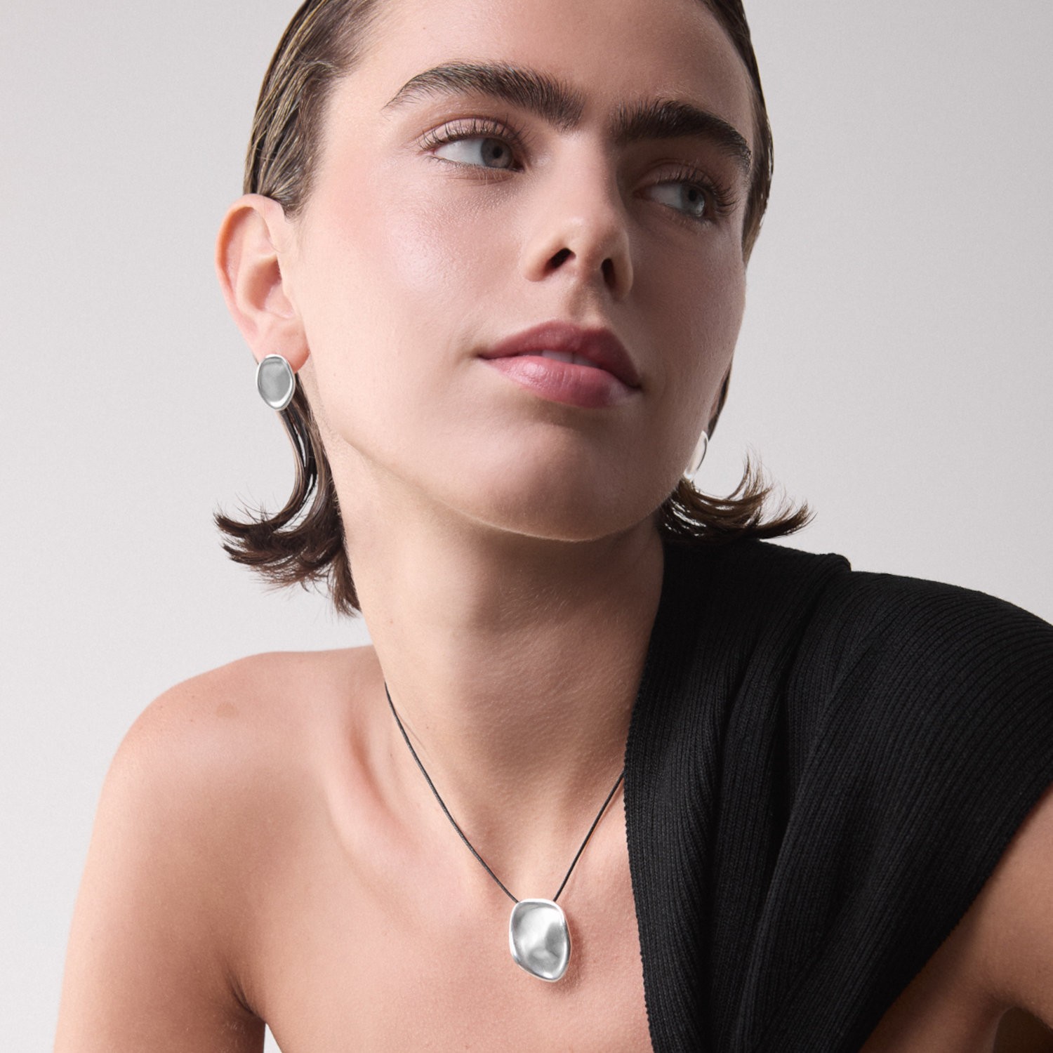 COLLAR PLATEADO CALA 1