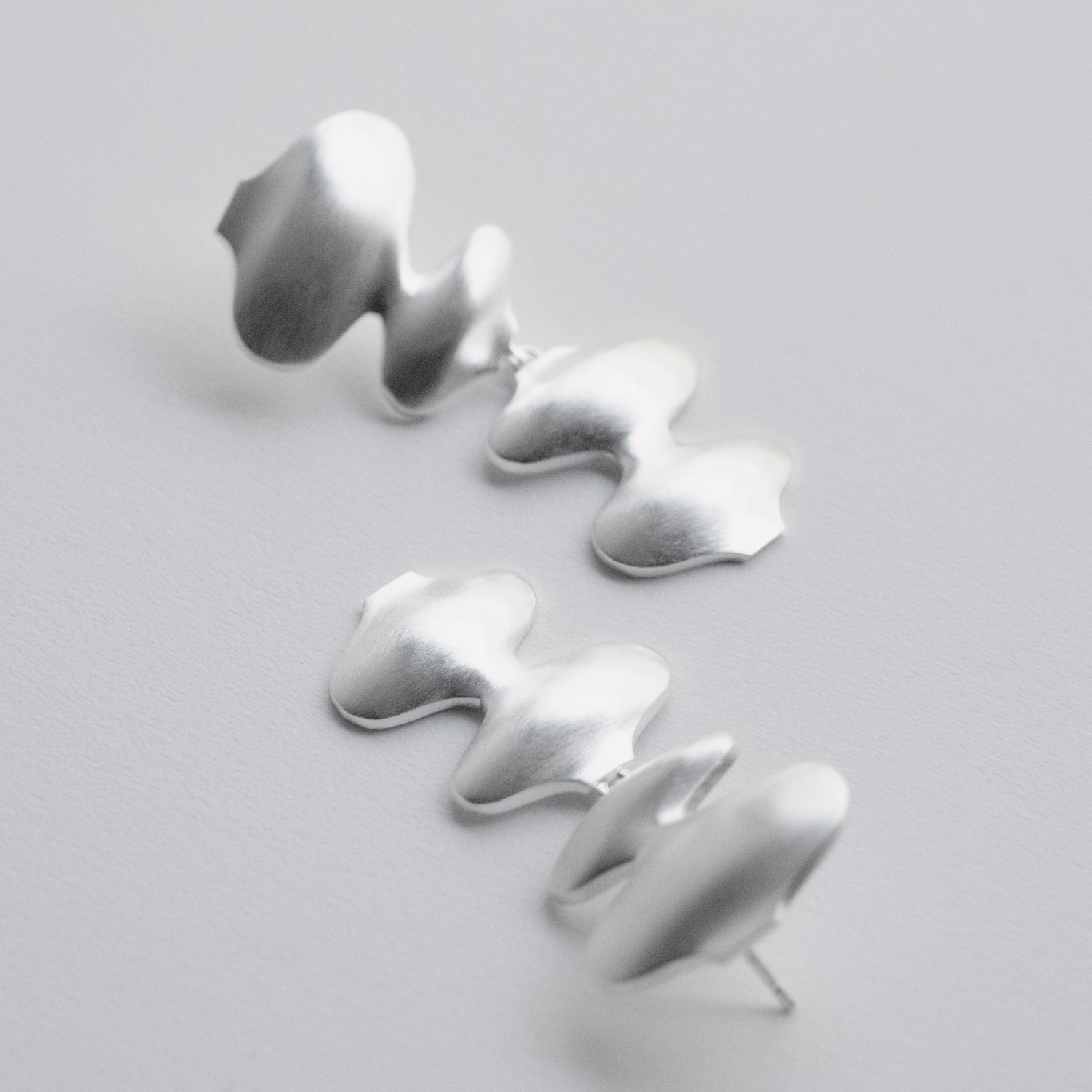 PENDIENTES LARGOS PLATEADOS SINUARA 3