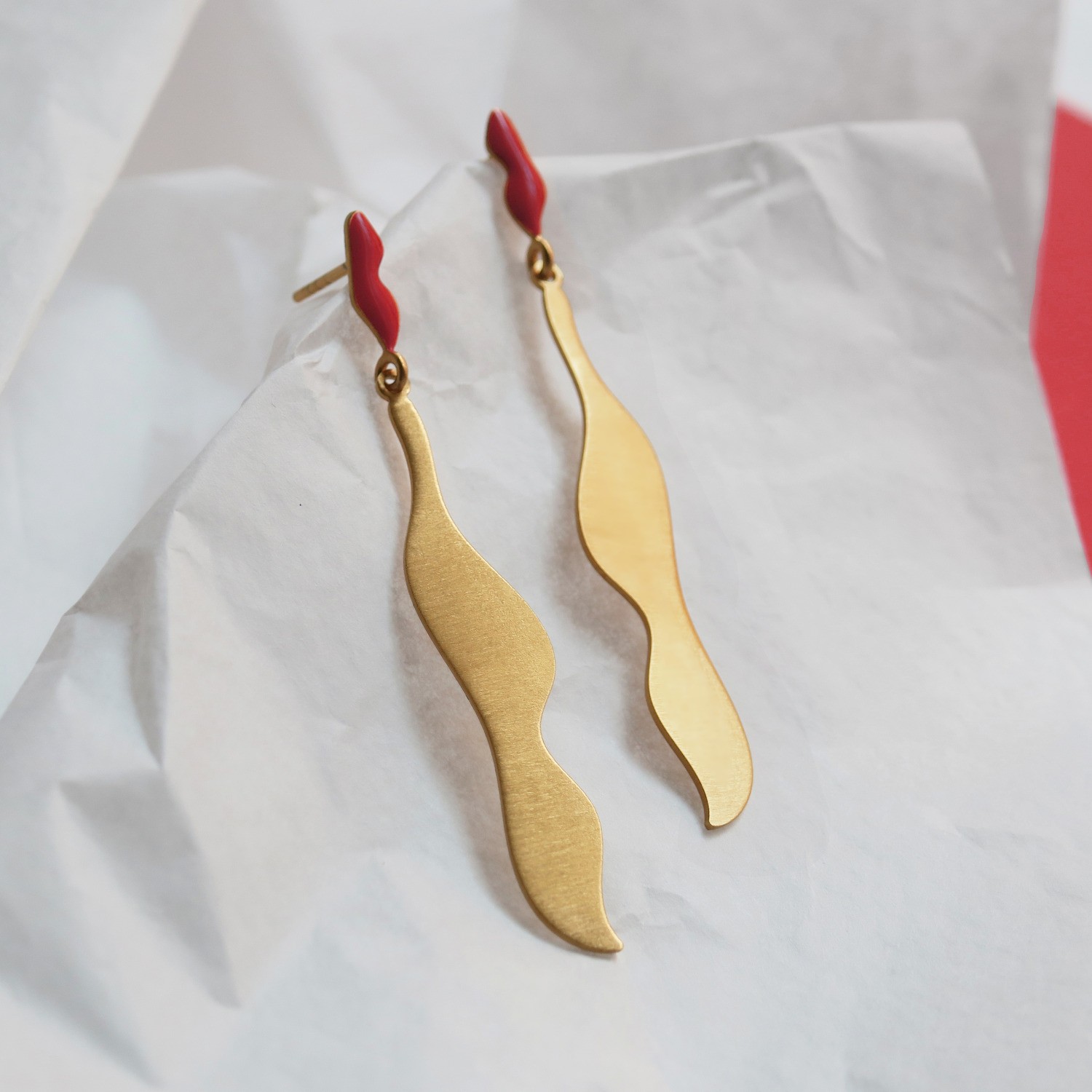 PENDIENTES DORADOS MIRÓ JEWELRY ROJO